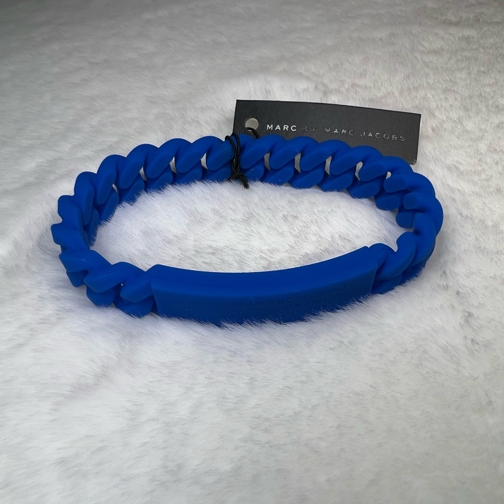 MARC BY MARC JACOBS ELECTRIC BLUE LEMONADE RUBBER BRACELET NWT